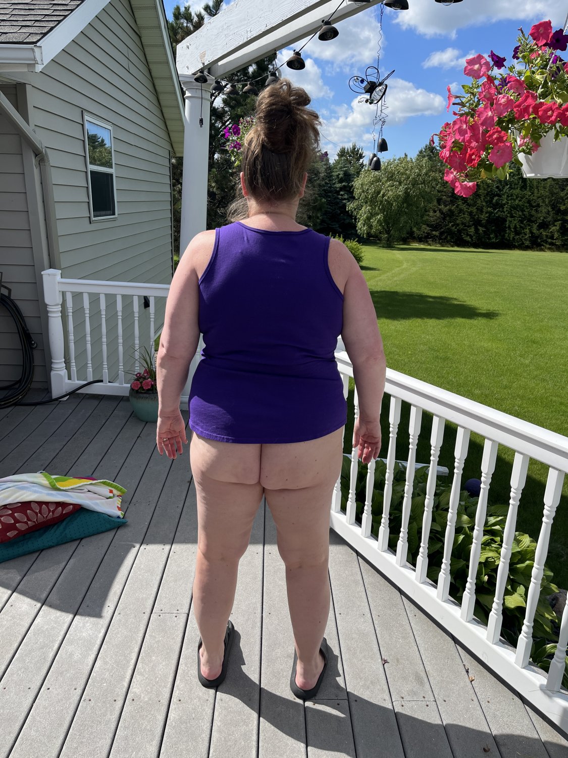 Fat mom Ginger outside #HkxPNTdP