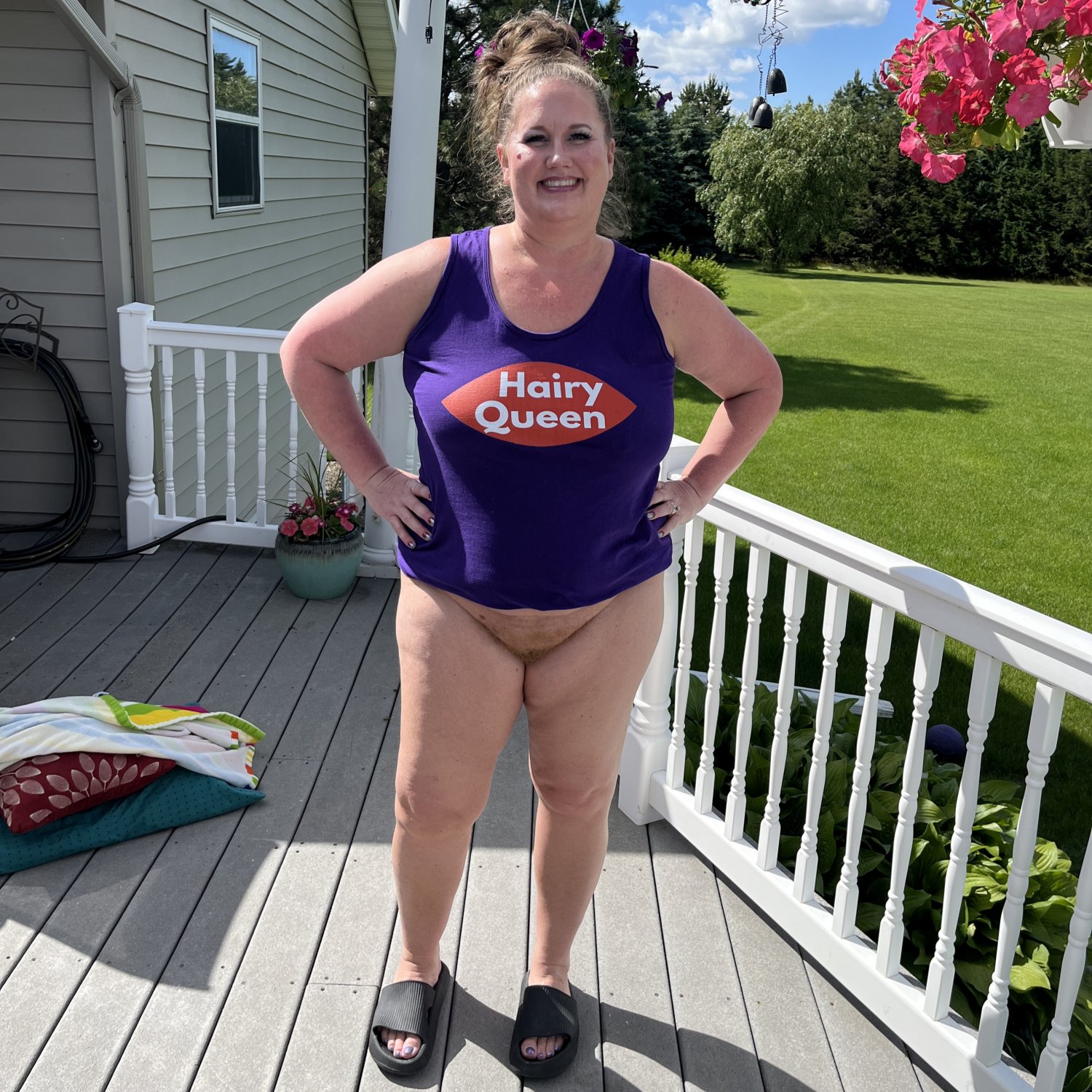 Fat mom Ginger outside #WUmOX1TQ