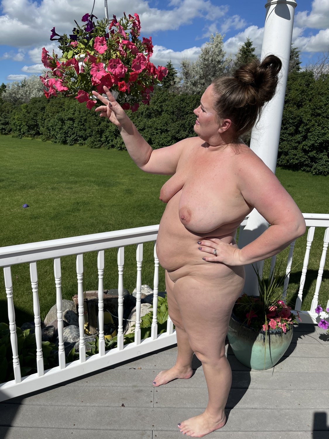 Fat mom Ginger outside #eES7HQJb