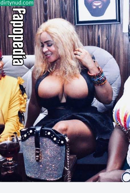 Huge Tits African - CossyBarbie #TlWOBFyA
