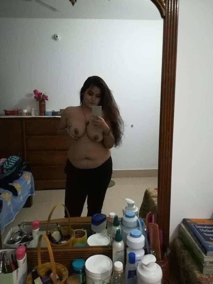 Busty Desi Girl #4AoNmTeK